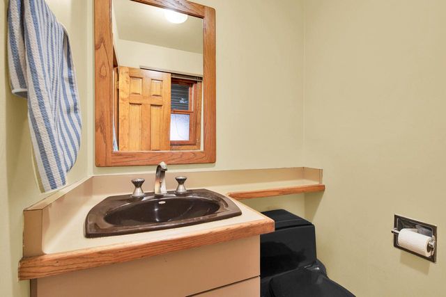 W64N353 Madison AVENUE, Cedarburg, WI 53012