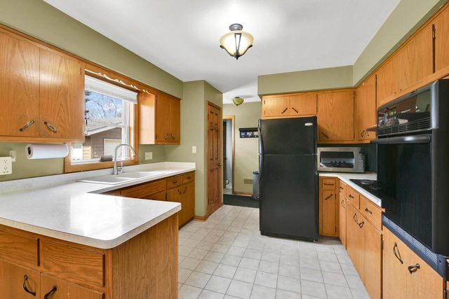 W64N353 Madison AVENUE, Cedarburg, WI 53012