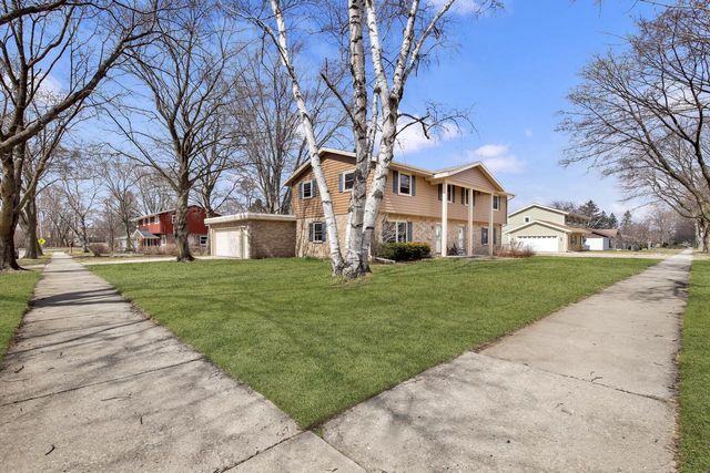 W64N353 Madison AVENUE, Cedarburg, WI 53012