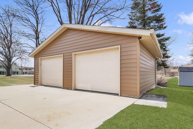 W64N353 Madison AVENUE, Cedarburg, WI 53012