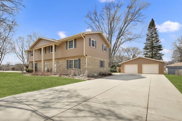 W64N353 Madison AVENUE, Cedarburg, WI 53012