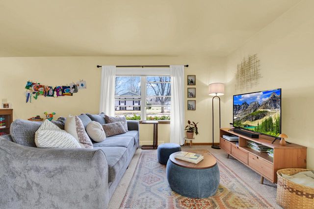 W64N353 Madison AVENUE, Cedarburg, WI 53012