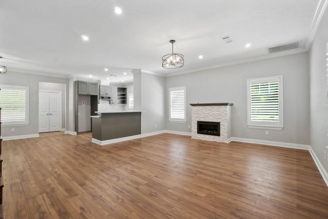 502 Louisa Street, Montgomery, TX 77356