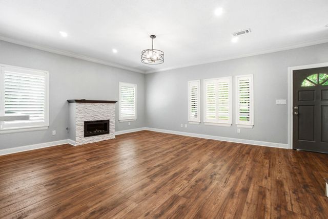 502 Louisa Street, Montgomery, TX 77356