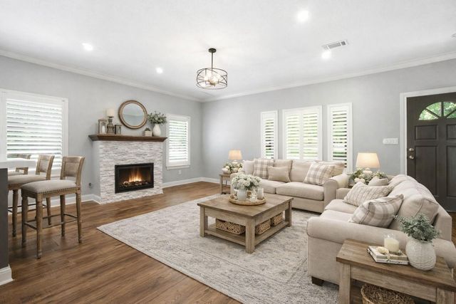 502 Louisa Street, Montgomery, TX 77356