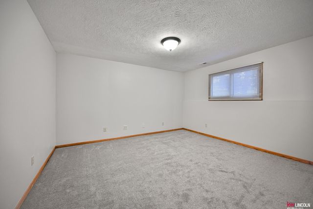 5301 Elk Ridge Road, Lincoln, NE 68516