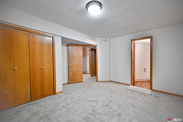 5301 Elk Ridge Road, Lincoln, NE 68516