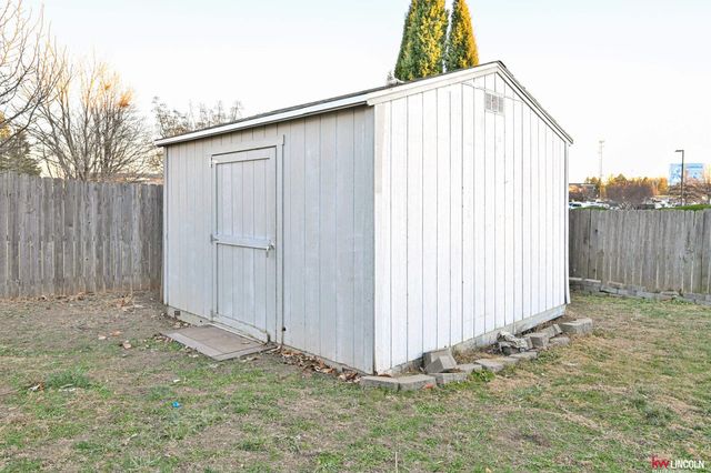 5301 Elk Ridge Road, Lincoln, NE 68516