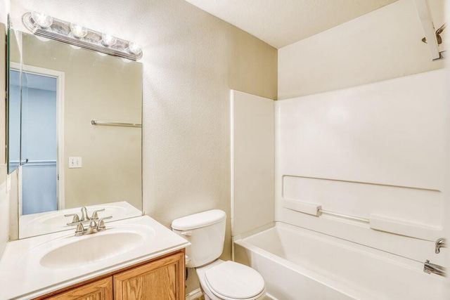 914 Eagles Glide Drive, Houston, TX 77090