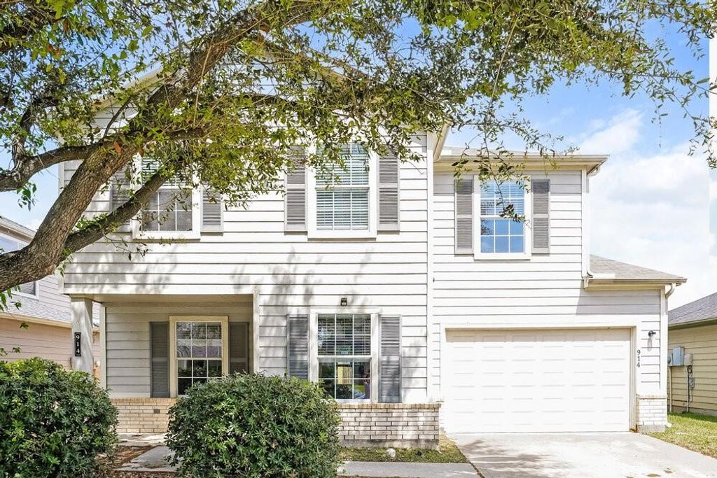 914 Eagles Glide Drive, Houston, TX 77090