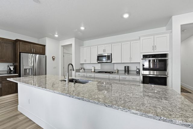 11390 Aspen Hill Dr, Caldwell, ID 83605