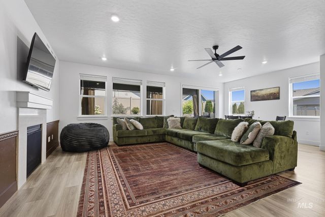 11390 Aspen Hill Dr, Caldwell, ID 83605