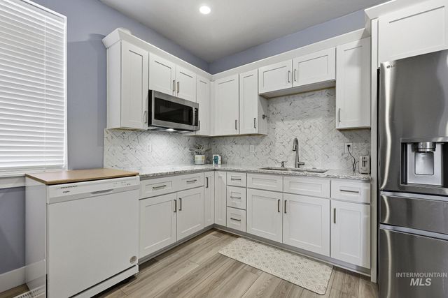 11390 Aspen Hill Dr, Caldwell, ID 83605