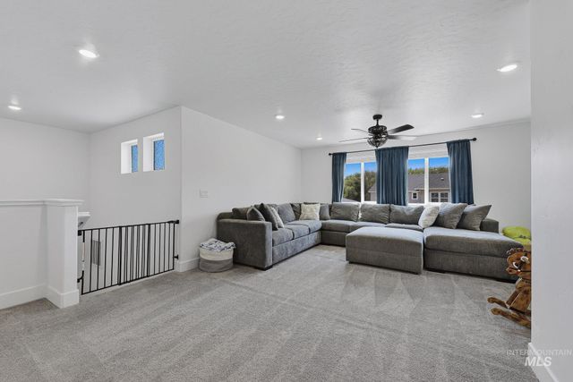 11390 Aspen Hill Dr, Caldwell, ID 83605