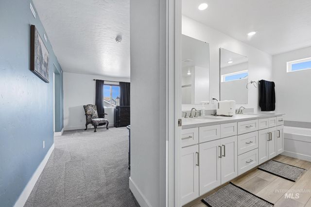 11390 Aspen Hill Dr, Caldwell, ID 83605