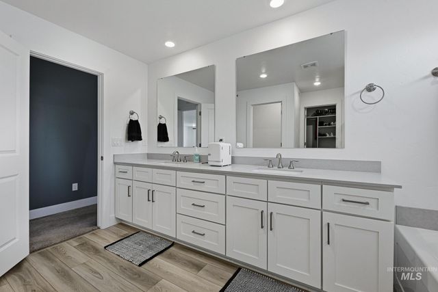 11390 Aspen Hill Dr, Caldwell, ID 83605
