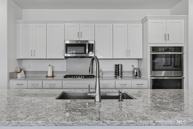 11390 Aspen Hill Dr, Caldwell, ID 83605