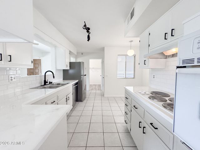 11221 N 103RD Avenue, Sun City, AZ 85351