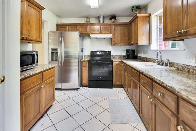 725 Green Valley DR NE, Bastrop, TX 78602