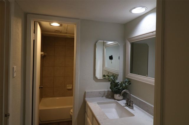 10811 Richmond Avenue 11, Houston, TX 77042