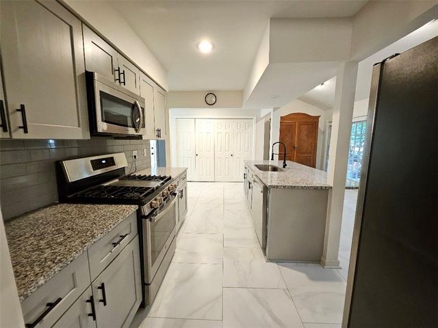 3753 N Grand Avenue, Kansas City, MO 64116