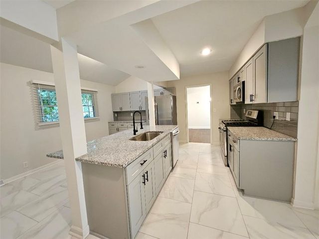 3753 N Grand Avenue, Kansas City, MO 64116