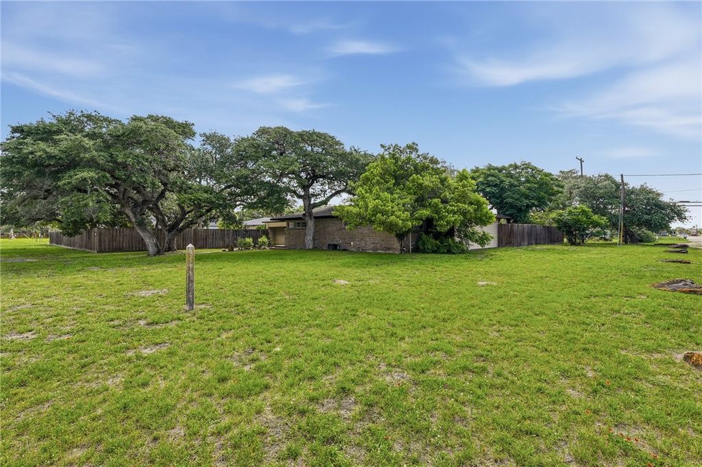 1059 S Mccampbell St, Aransas Pass, TX 78336 — photo 3