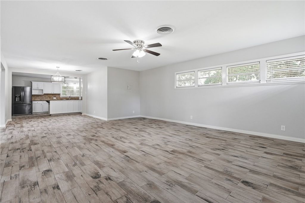 1059 S Mccampbell St, Aransas Pass, TX 78336 — photo 5