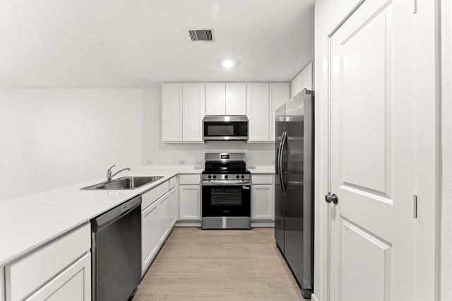 18716 Loom Dr, Conroe, TX 77306