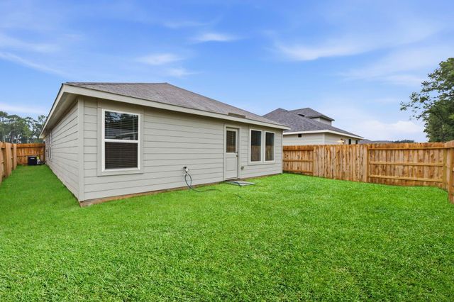 18716 Loom Dr, Conroe, TX 77306