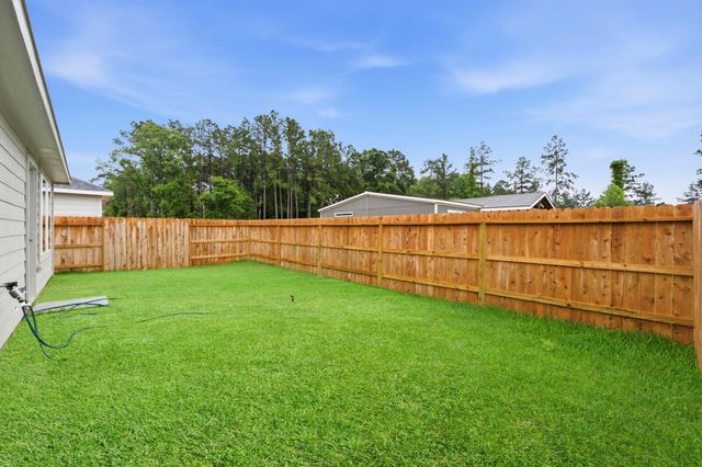 18716 Loom Dr, Conroe, TX 77306