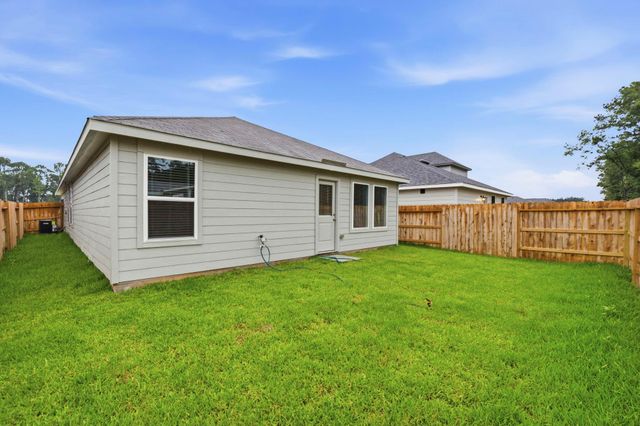 18716 Loom Dr, Conroe, TX 77306