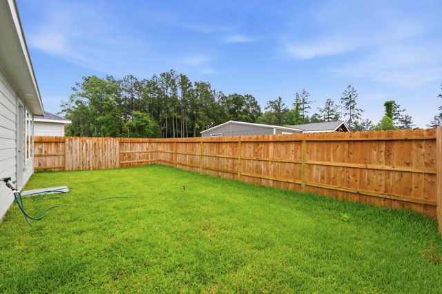 18716 Loom Dr, Conroe, TX 77306