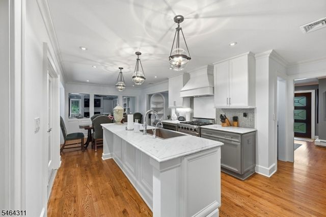 14 Indian Head Road, Morris Twp., NJ 07960