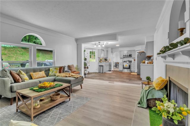 302 Cosette Drive, Cranberry Twp, PA 16066