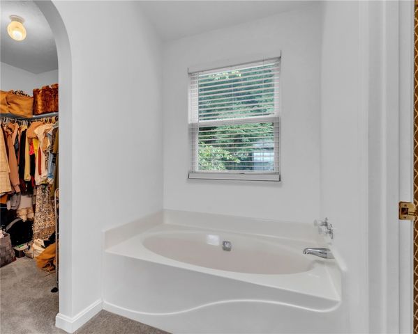 302 Cosette Drive, Cranberry Twp, PA 16066