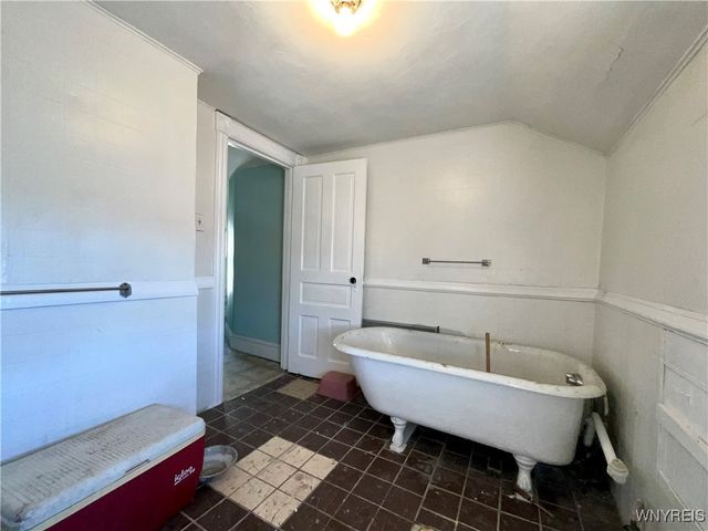 318 Ferry Avenue, Niagara Falls, NY 14301