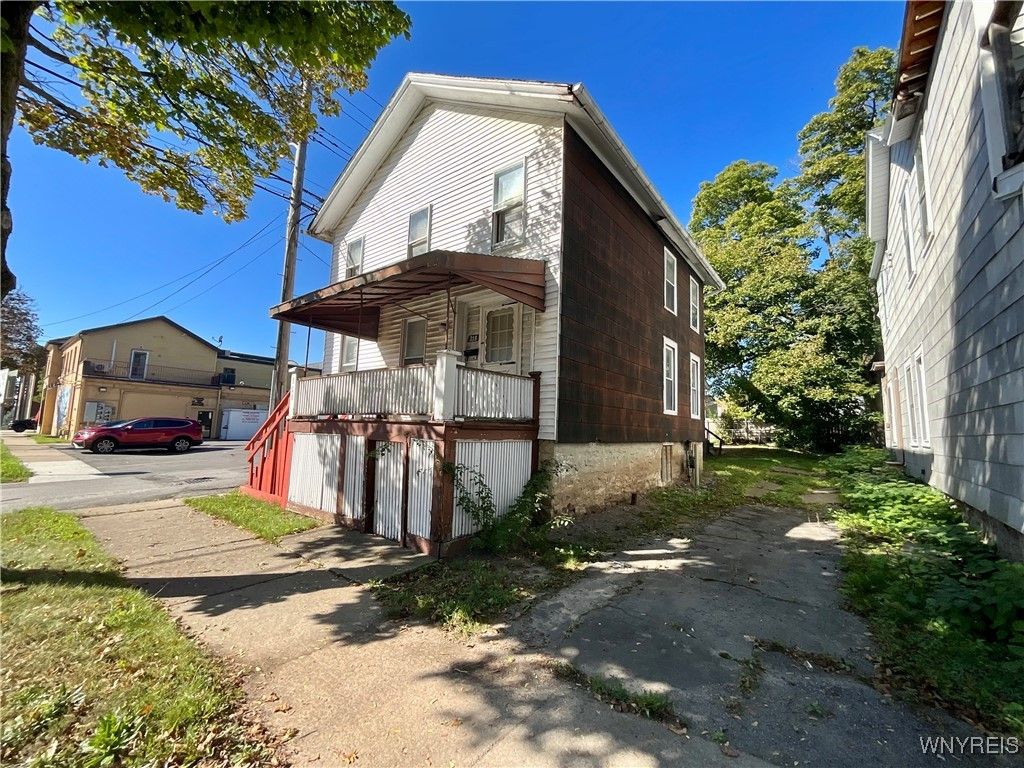 318 Ferry Avenue, Niagara Falls, NY 14301