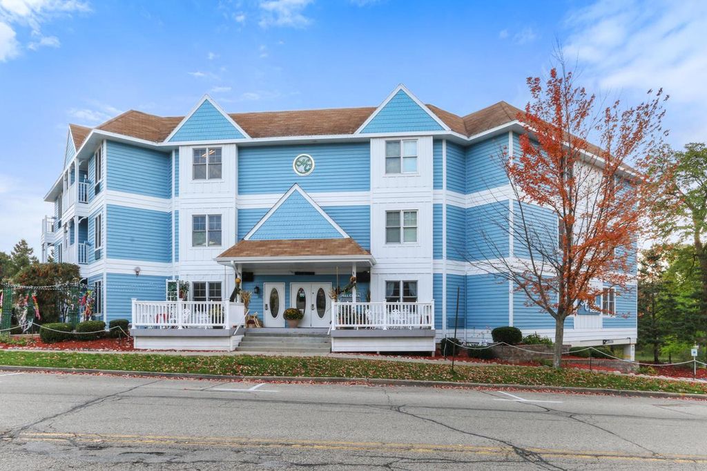 123 Center STREET #301, Lake Geneva, WI 53147