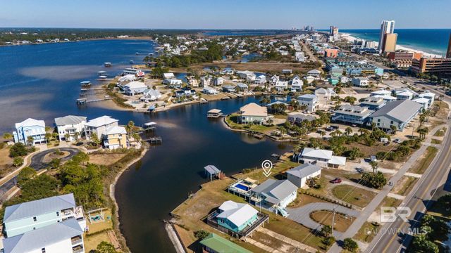 942 W Lagoon Avenue, Gulf Shores, AL 36542