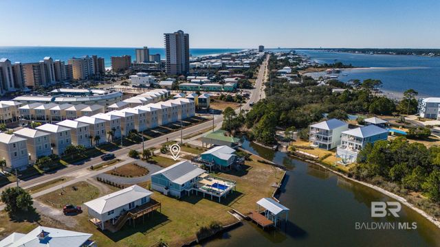 942 W Lagoon Avenue, Gulf Shores, AL 36542