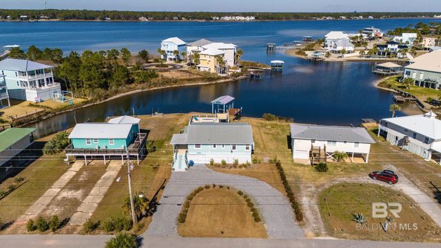 942 W Lagoon Avenue, Gulf Shores, AL 36542