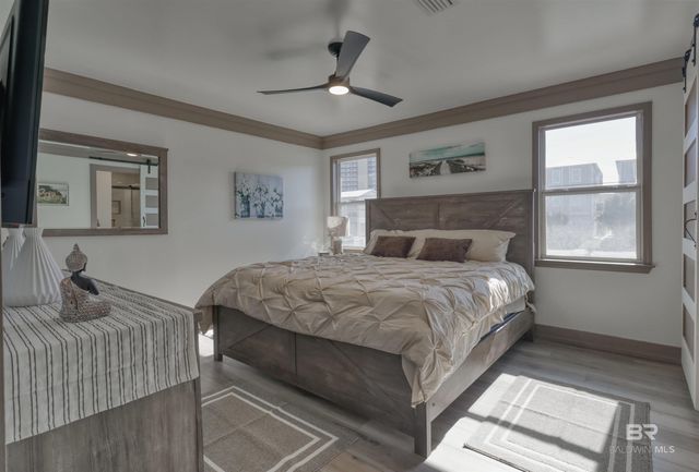 942 W Lagoon Avenue, Gulf Shores, AL 36542