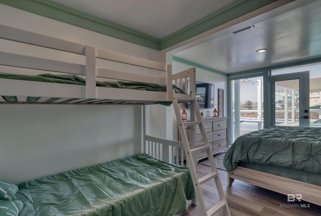 942 W Lagoon Avenue, Gulf Shores, AL 36542