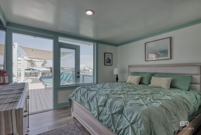 942 W Lagoon Avenue, Gulf Shores, AL 36542