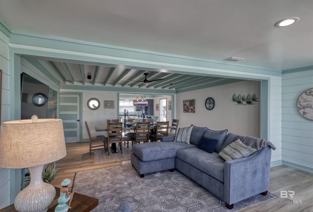 942 W Lagoon Avenue, Gulf Shores, AL 36542