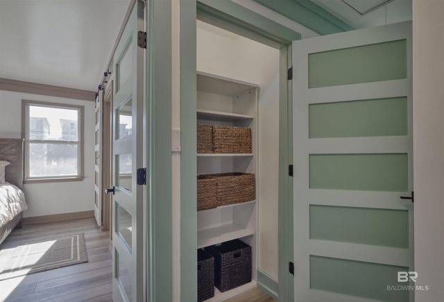 942 W Lagoon Avenue, Gulf Shores, AL 36542