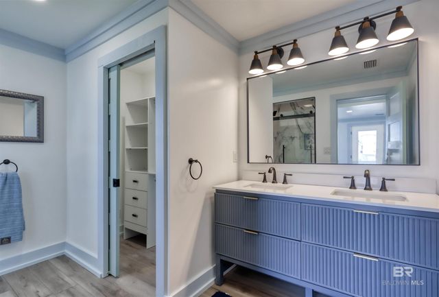 942 W Lagoon Avenue, Gulf Shores, AL 36542