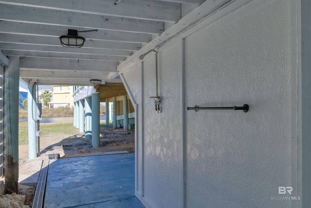 942 W Lagoon Avenue, Gulf Shores, AL 36542