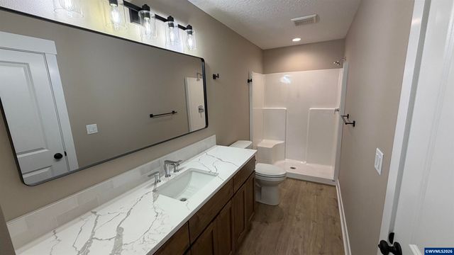 602 NE Kerns Dr, Dallas, OR 97338